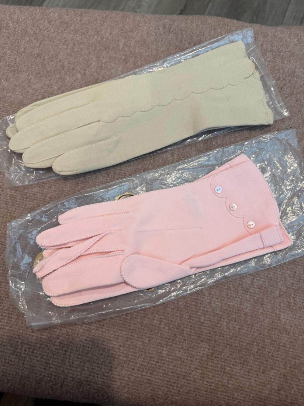 VINTAGE STETSON AND CRESCENDOE GLOVES